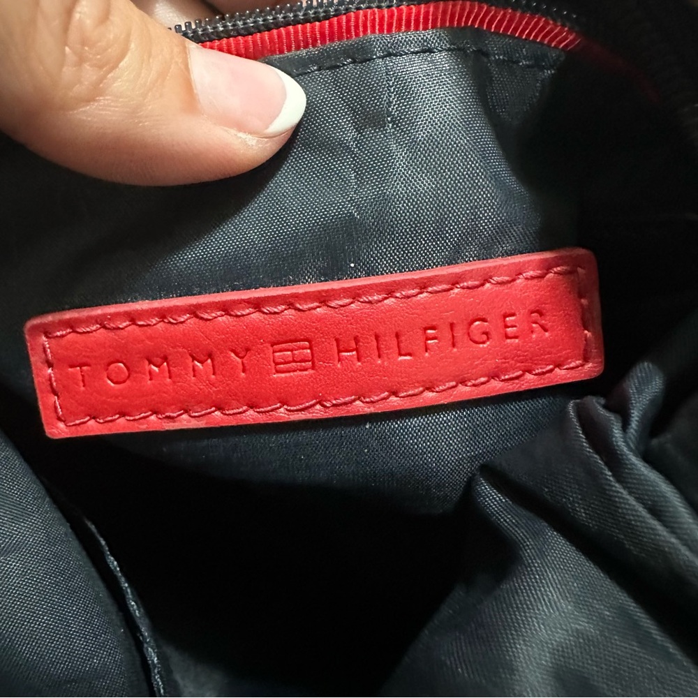 Tommy Hilfiger Black Crossbody Purse Signature Logo Bag Gold Hardware - Picture 6 of 10